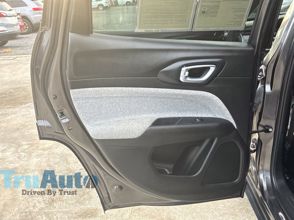 Used 2024 Jeep Compass Latitude AWD/4WD image 35