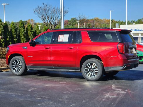 Used 2022 GMC Yukon XL AT4 image 9