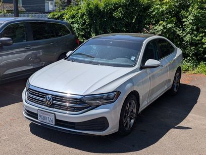 Used 2023 Volkswagen Jetta SE w/ Panoramic Sunroof Package
