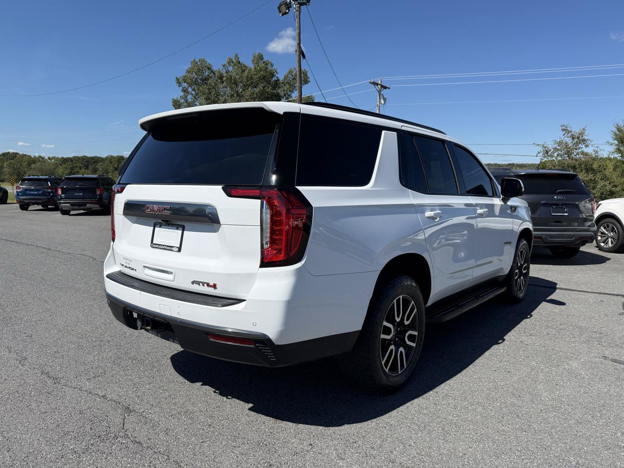 Used 2024 GMC Yukon AT4 w/ Technology Package AWD/4WD image 6