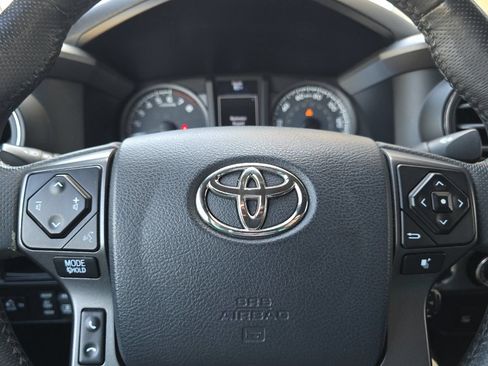 Used 2017 Toyota Tacoma TRD Off-Road w/ Tow Package (A/T) AWD/4WD image 23
