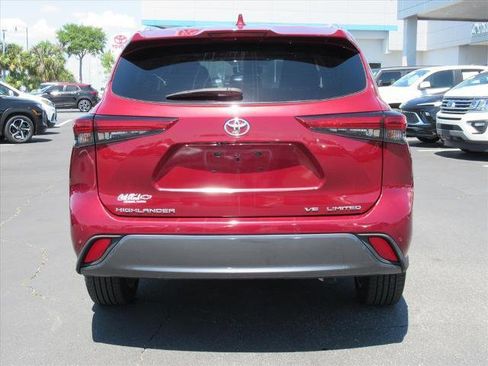 Used 2021 Toyota Highlander Limited FWD image 6