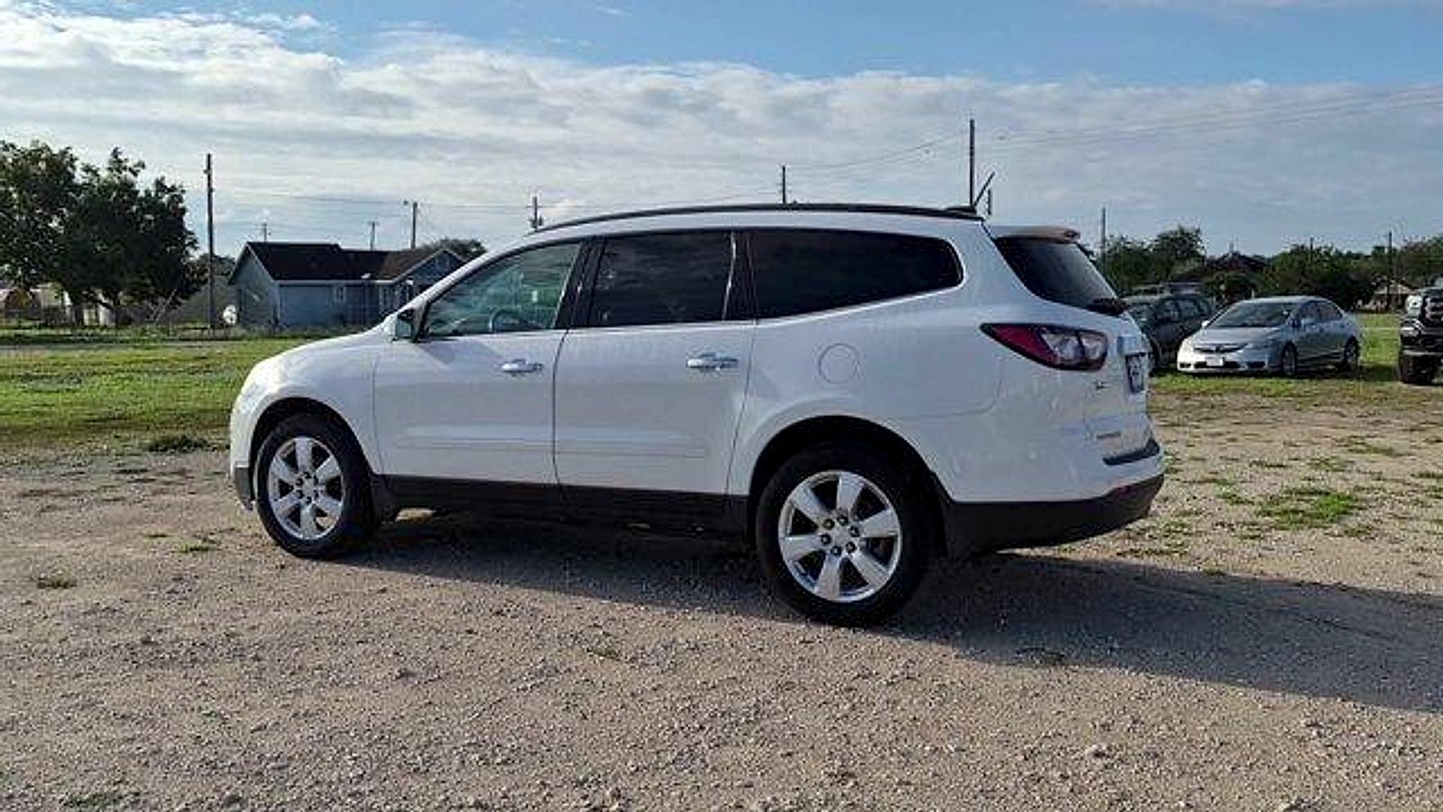 Used 2017 Chevrolet Traverse LT w/ Style and Technology Package FWD image 6