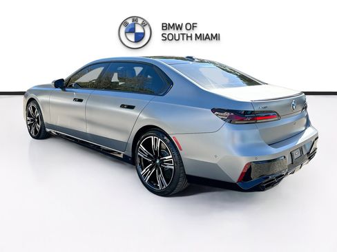 Certified 2023 BMW 760i xDrive image 5