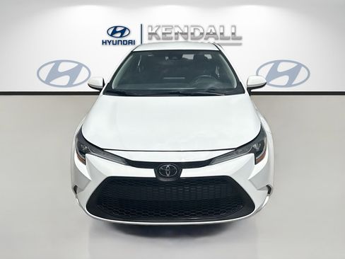 Used 2022 Toyota Corolla LE FWD image 2