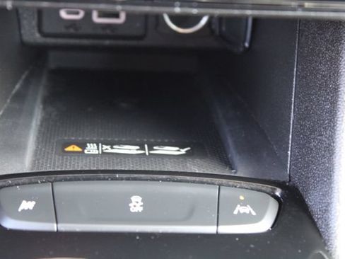 Used 2023 Chevrolet Bolt EUV LT FWD image 27
