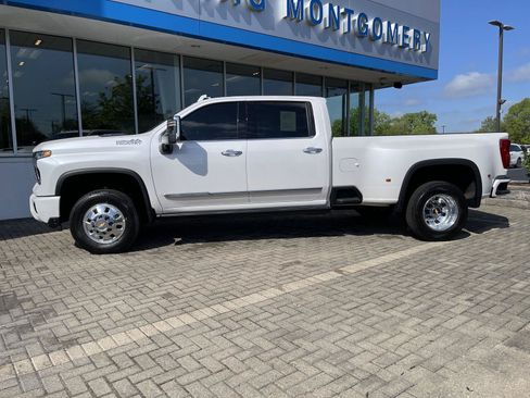 Used 2024 Chevrolet Silverado 3500 High Country w/ High Country Premium Package AWD/4WD image 2