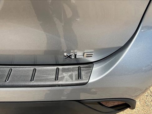 Used 2025 Toyota Highlander XLE image 10