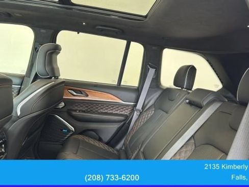 Used 2024 Jeep Grand Cherokee Summit AWD/4WD image 38