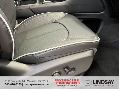 New 2026 Chrysler Pacifica Limited w/ S Appearance Package image 12