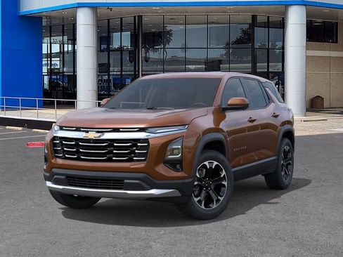 New 2027 Chevrolet Equinox LT w/ Convenience Package II FWD image 6