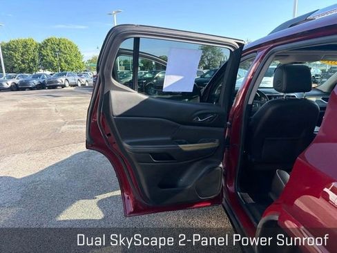 Used 2018 GMC Acadia Denali w/ Technology Package FWD image 29