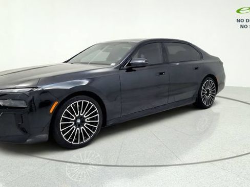 Used 2025 BMW i7 xDrive60 w/ Executive Package RWD image 4