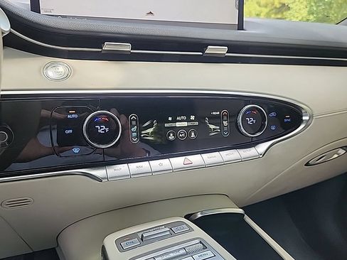 Used 2025 Genesis Electrified GV70 AWD/4WD image 21