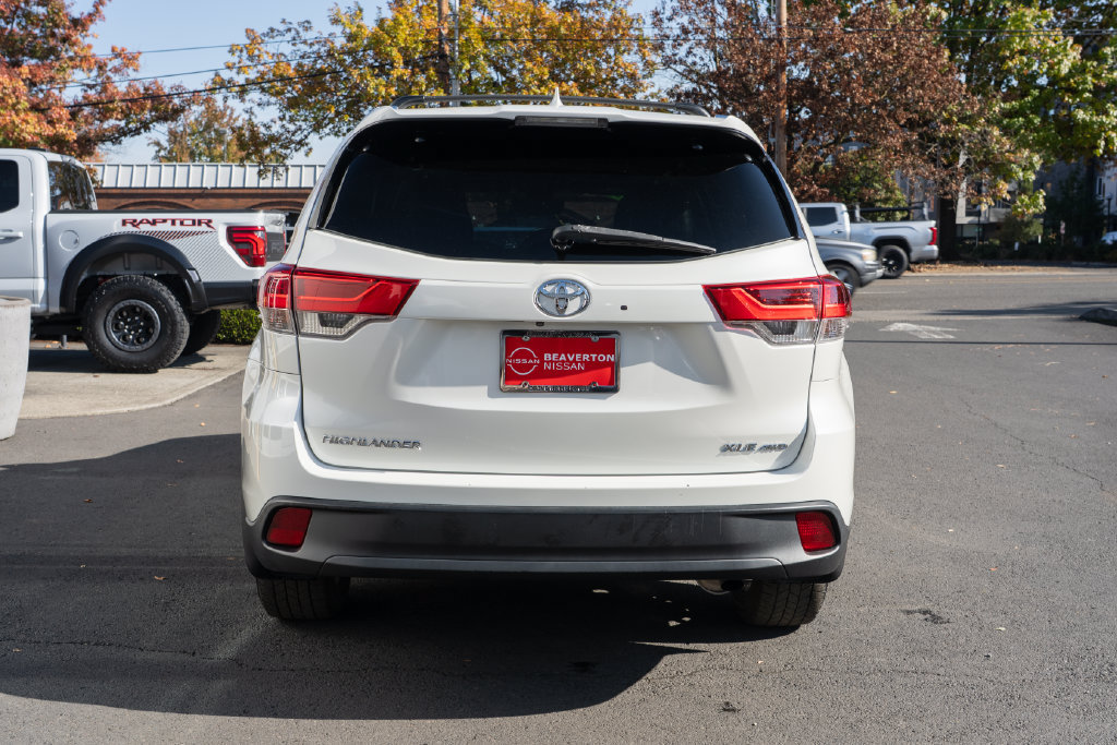 Used 2019 Toyota Highlander XLE AWD/4WD image 5