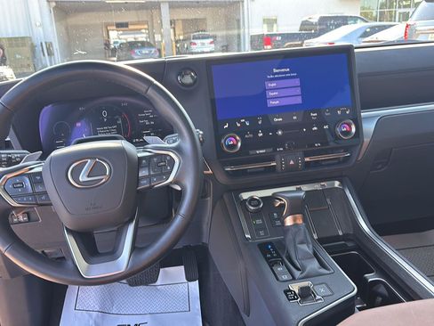 Used 2026 Lexus GX 550 w/ Accessory Package (2T) AWD/4WD image 18