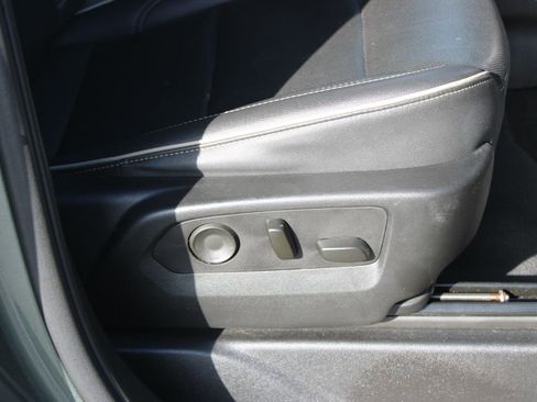 Used 2023 Chevrolet Suburban Premier image 32