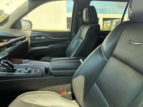 Used 2023 Cadillac Escalade Premium Luxury image 12