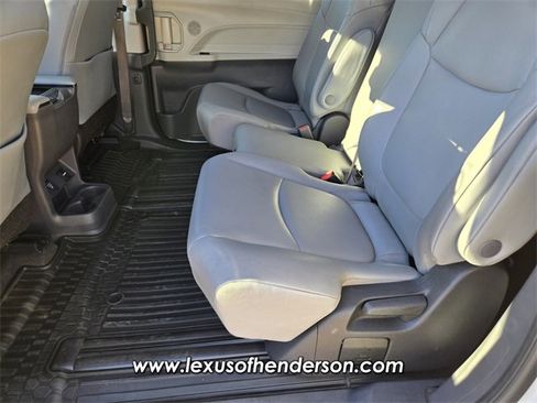 Used 2022 Toyota Sienna XLE image 12
