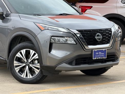 Used 2023 Nissan Rogue SV FWD image 2