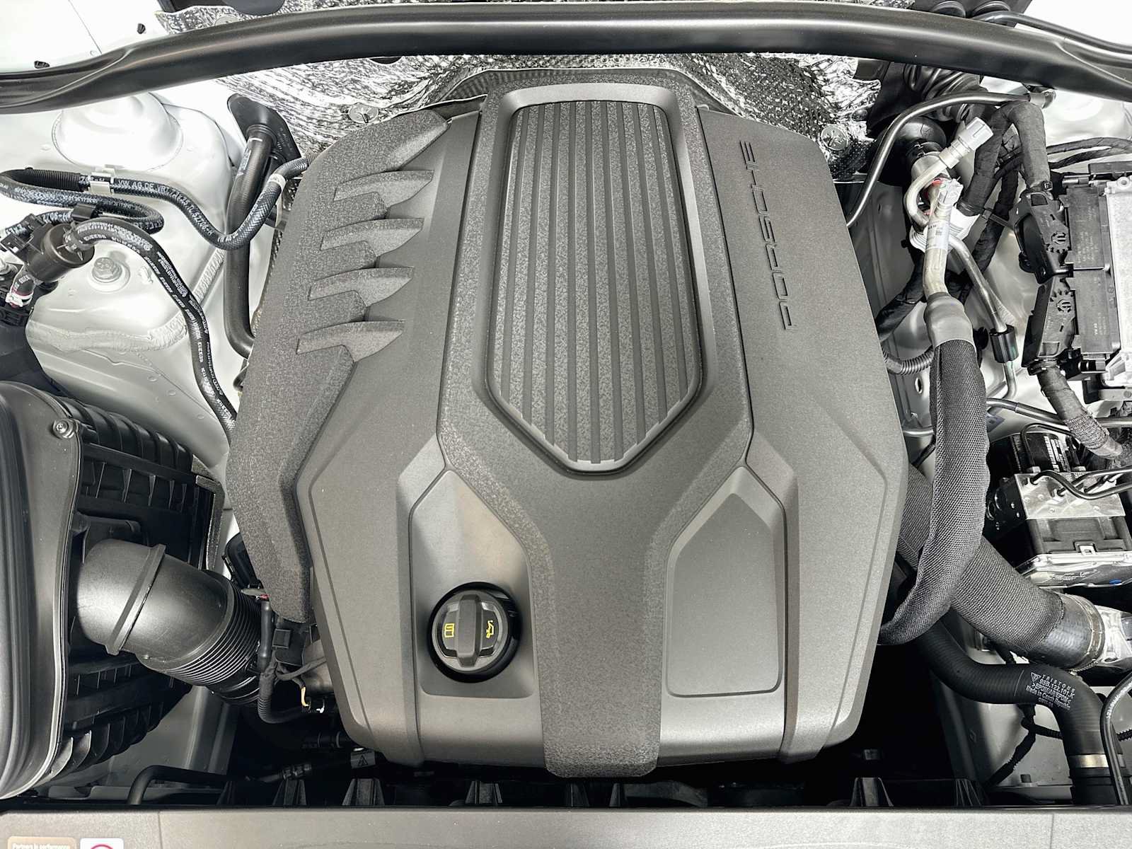 Used 2026 Porsche Macan AWD/4WD image 31