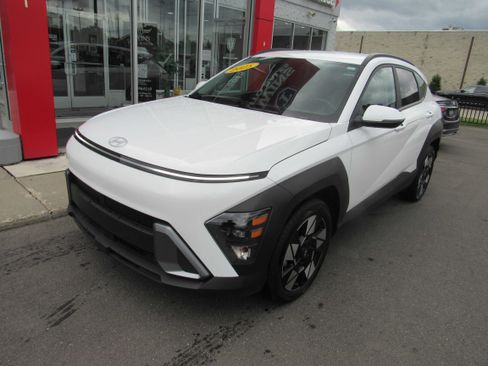Used 2025 Hyundai Kona SEL FWD image 2