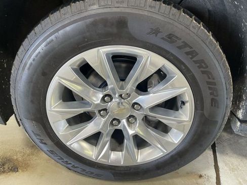 Used 2024 Chevrolet Suburban Premier AWD/4WD image 10