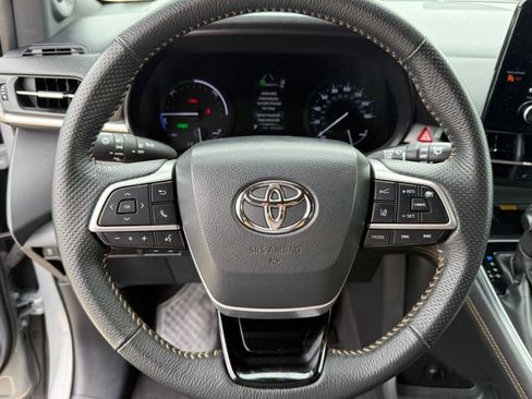 Used 2022 Toyota Sienna XLE Woodland Edition AWD/4WD image 13