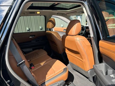 Certified 2025 Nissan Pathfinder Platinum w/ Cargo Package FWD image 33