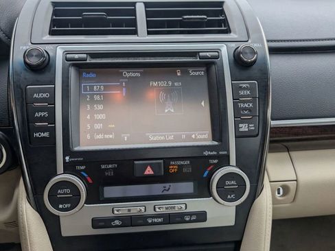 Used 2014 Toyota Camry XLE w/ Leather Package image 13