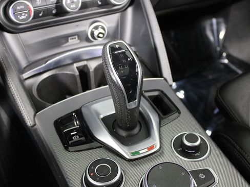 Used 2023 Alfa Romeo Stelvio Veloce image 9