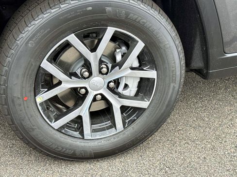 New 2025 Jeep Grand Cherokee Limited image 5