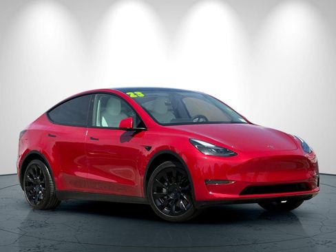 Used 2023 Tesla Model Y Long Range AWD/4WD image 2