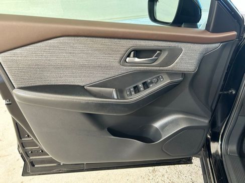 Used 2023 Nissan Rogue SV image 26