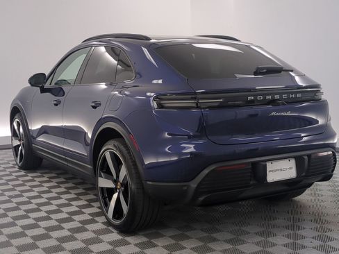 Certified 2025 Porsche Macan 4 Electric AWD/4WD image 3