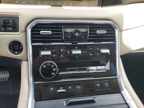 New 2025 Nissan Armada Platinum Reserve image 15