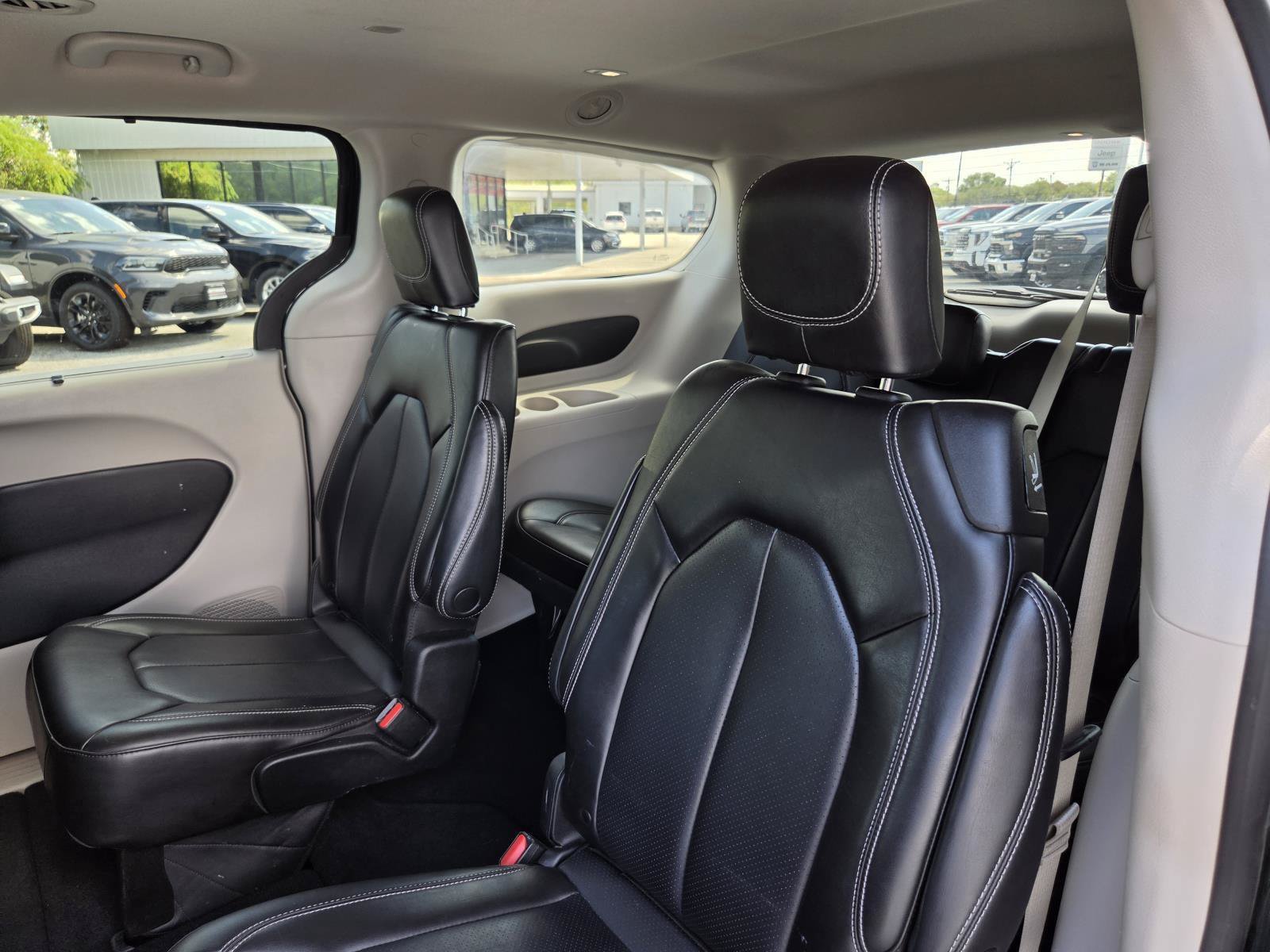 Used 2023 Chrysler Pacifica Touring-L FWD image 30