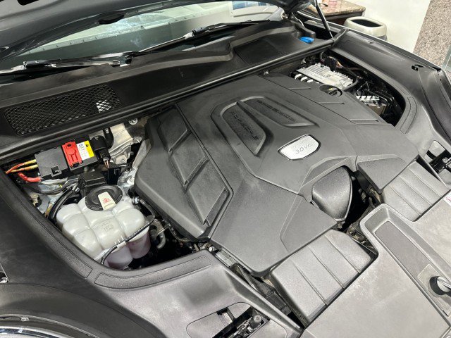 Used 2021 Porsche Cayenne AWD/4WD image 9