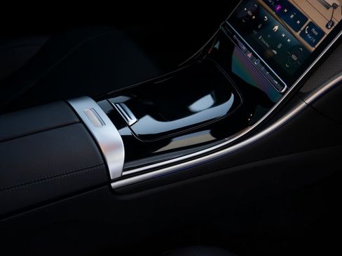 Used 2024 Mercedes-Benz CLE 300 4MATIC Coupe image 21