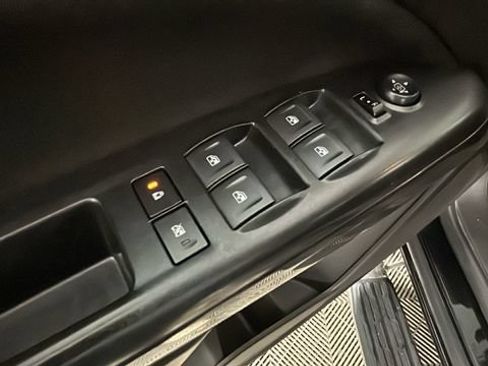 Used 2018 GMC Canyon SLE AWD/4WD image 10