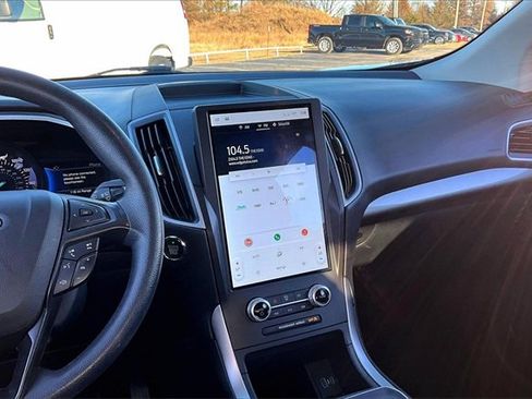 Used 2021 Ford Edge SE image 9