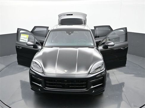 New 2026 Porsche Cayenne Turbo image 33