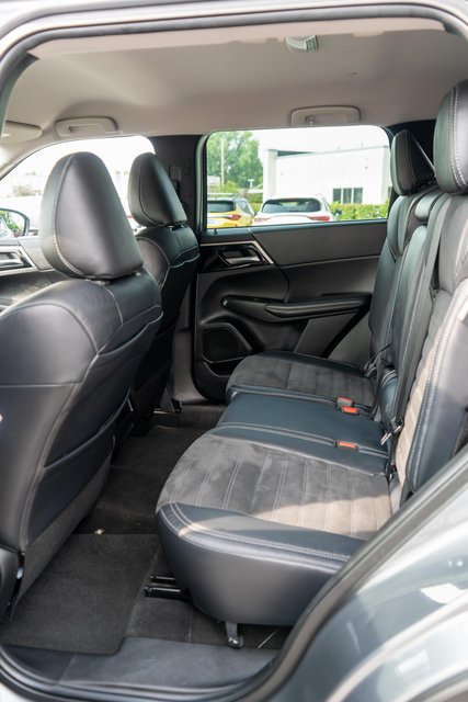 Used 2023 Mitsubishi Outlander SE AWD/4WD image 13