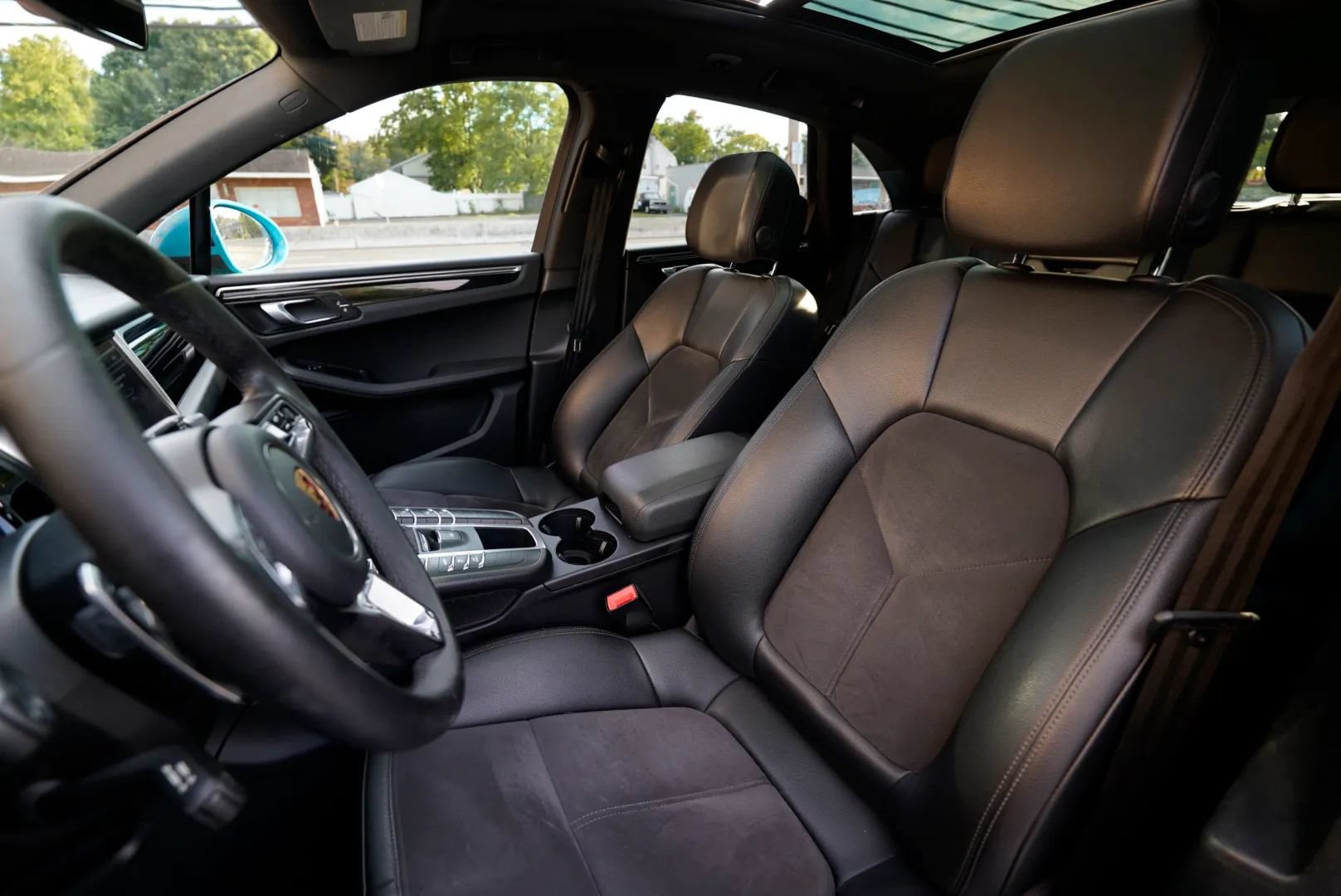 Used 2021 Porsche Macan AWD/4WD image 24