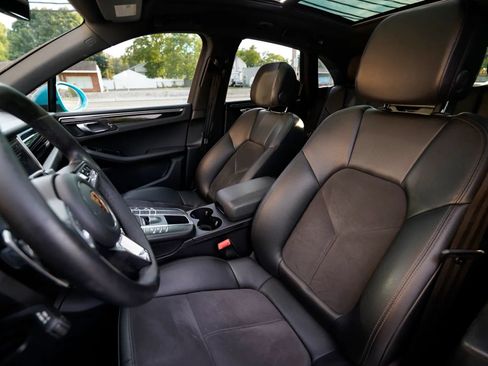 Used 2021 Porsche Macan AWD/4WD image 24