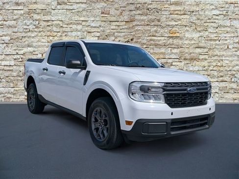 Used 2022 Ford Maverick XLT FWD image 2
