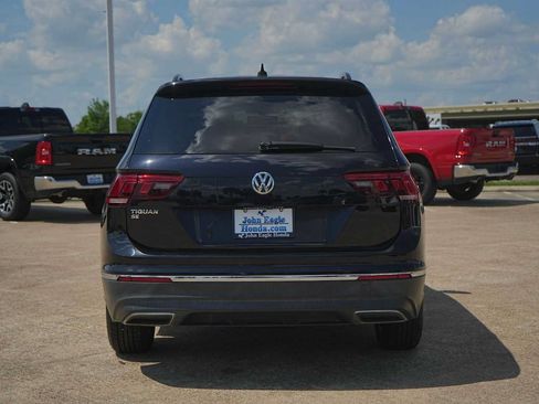 Used 2020 Volkswagen Tiguan SE w/ Panoramic Sunroof Package FWD image 5