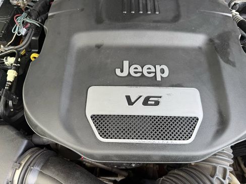 Used 2015 Jeep Wrangler Unlimited Sahara AWD/4WD image 43