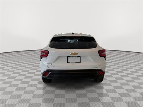 Certified 2025 Chevrolet Trax LS image 9