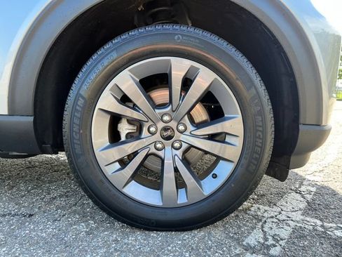 Used 2023 Ford Explorer XLT w/ Equipment Group 202A AWD/4WD image 13